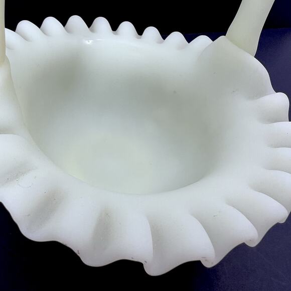 Fenton Satin Ruffled Basket Uranium Custard Glass Hand Painted Daisies - Signed - Picture 9 of 12